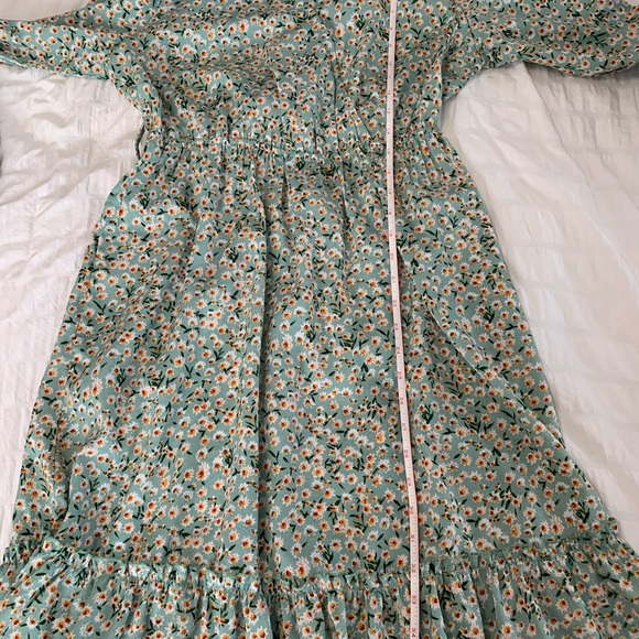 Davi & Dani Floral Dress - Picture 15 of 16